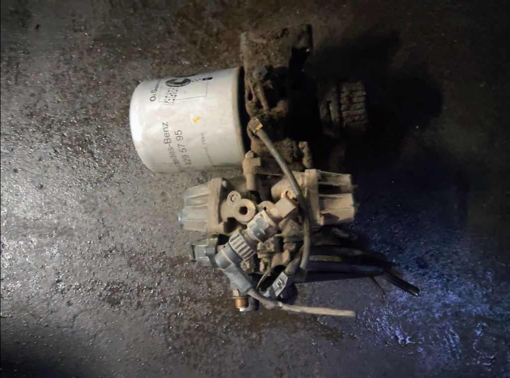 piece_MERCEDES 1828  BOM DESSICATEUR / APM A0004301215