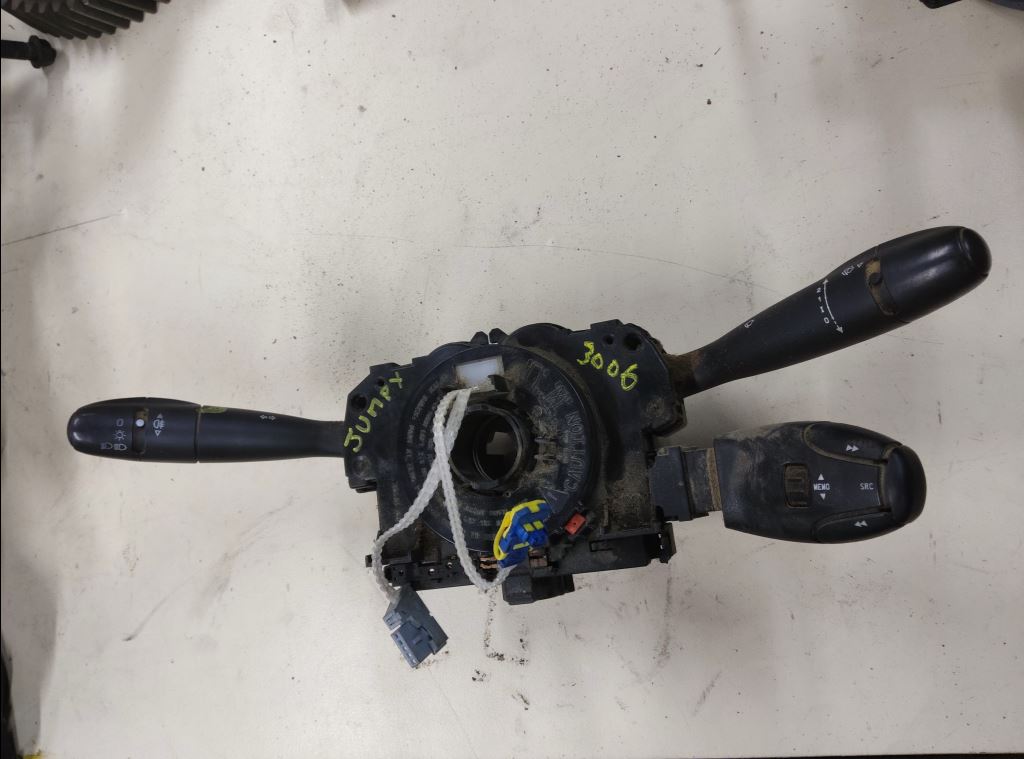 piece_CITROEN JUMPY L1H1 1.6 HDI 16V - CONTACTEUR TOURNANT 6242VG