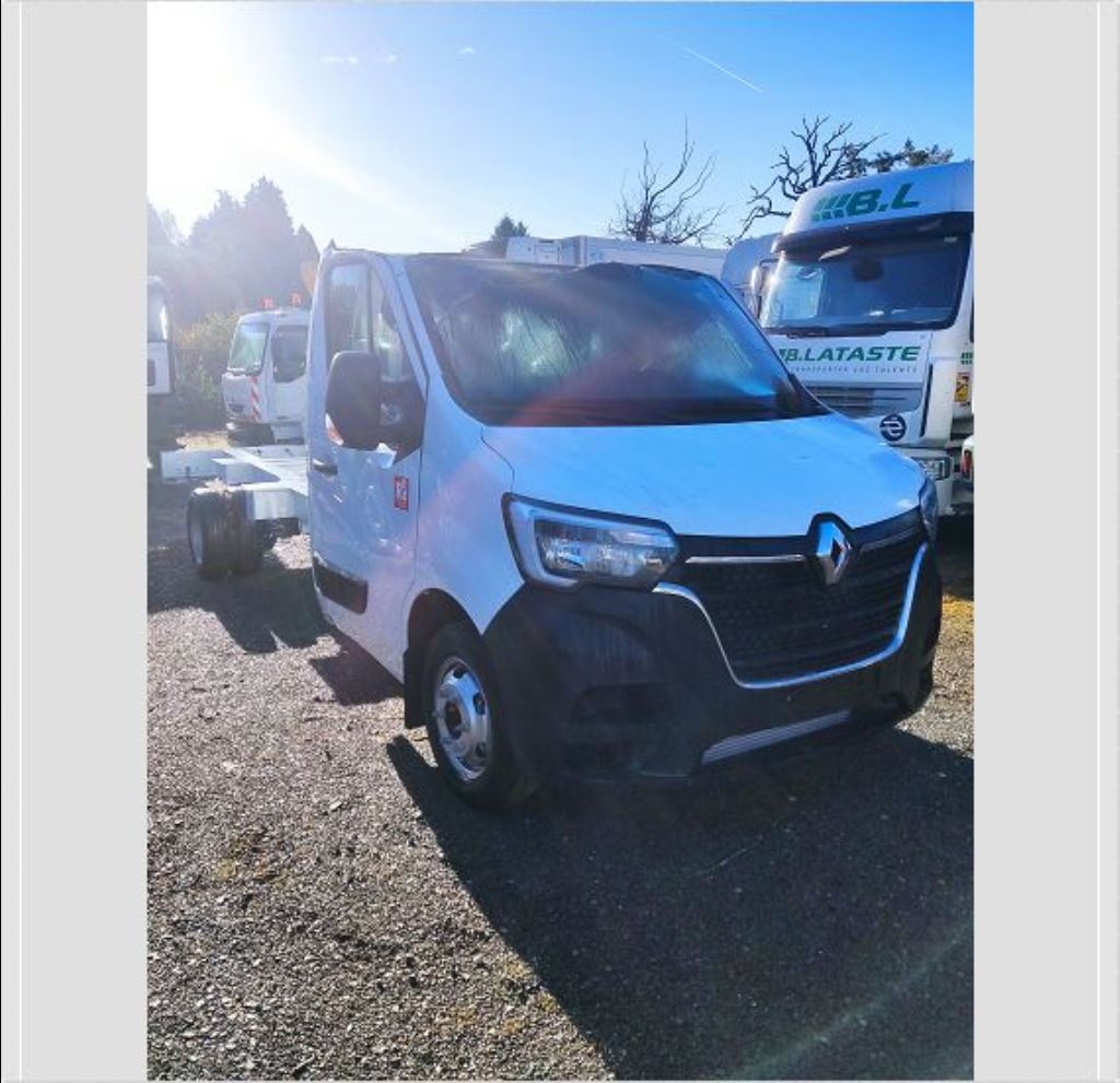 piece_RENAULT MASTER 4 VITRE AVANT DROITE 803000709R