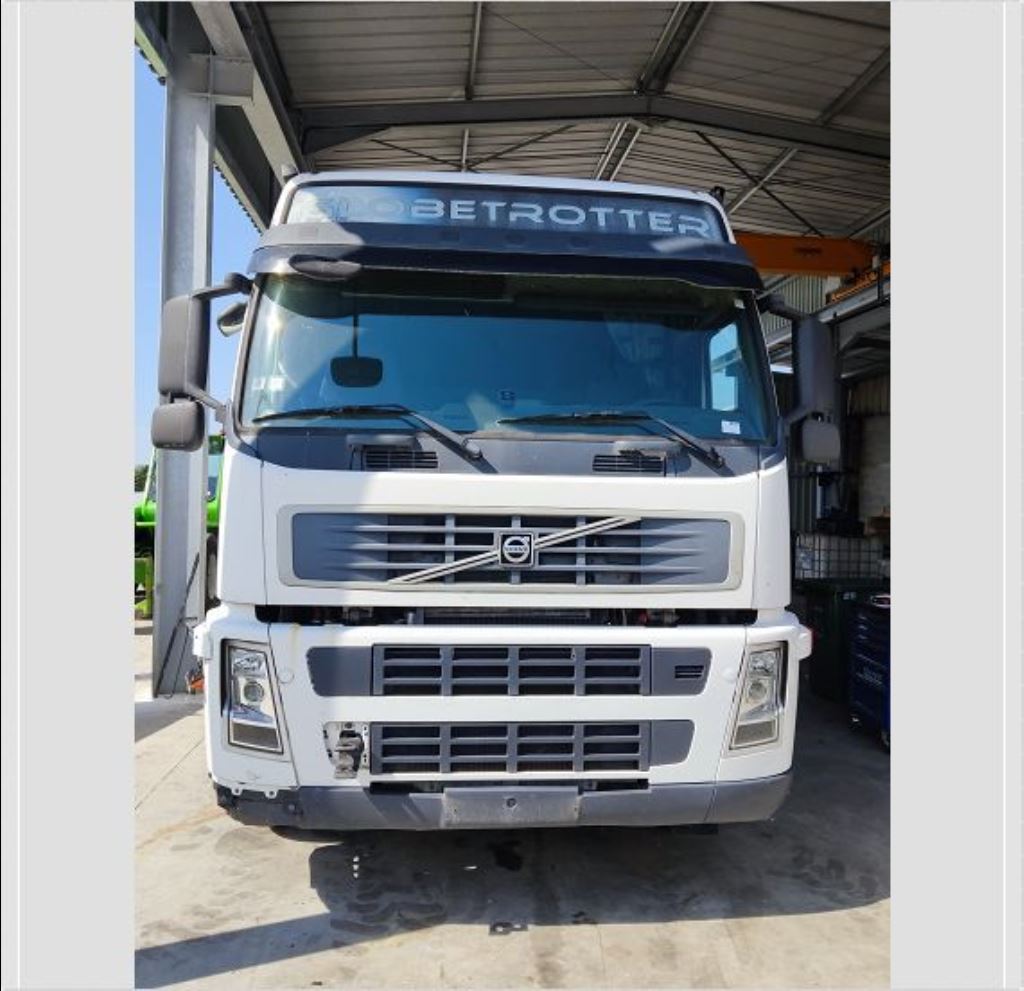 piece_VOLVO FM  ARBRE DE ROUE ARRIERE DROIT 8172097