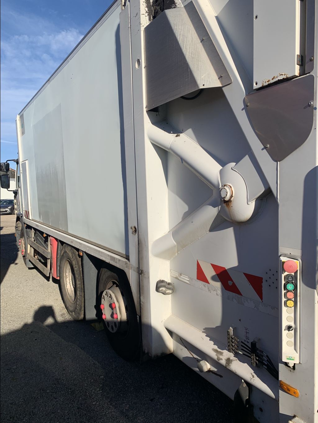 piece_RENAULT PREMIUM  BRAS DE RETROVISEUR DROIT 7420903727,1733893