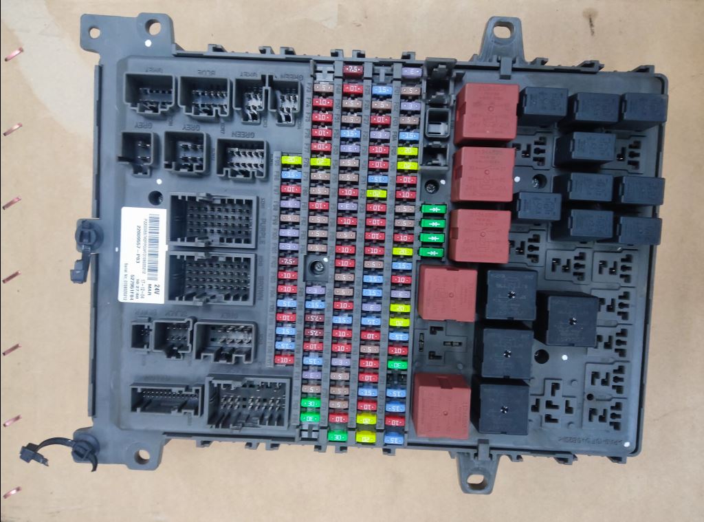 piece_RENB SÉRIE D WIDE DEPUIS MODÈ BOITIER FUSIBLE 22009557 P03