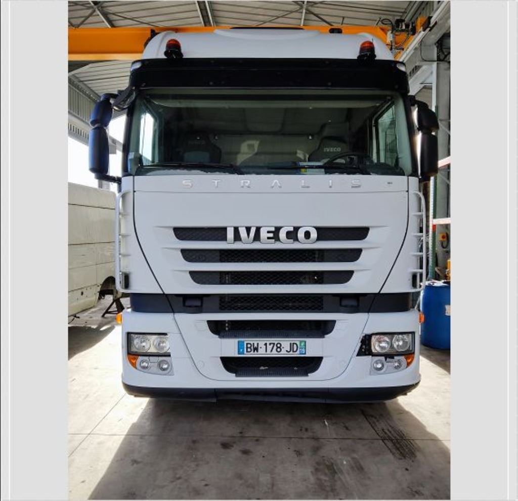 piece_IVECO STRALIS 440 CURSOR 13 ESSIEU AVANT