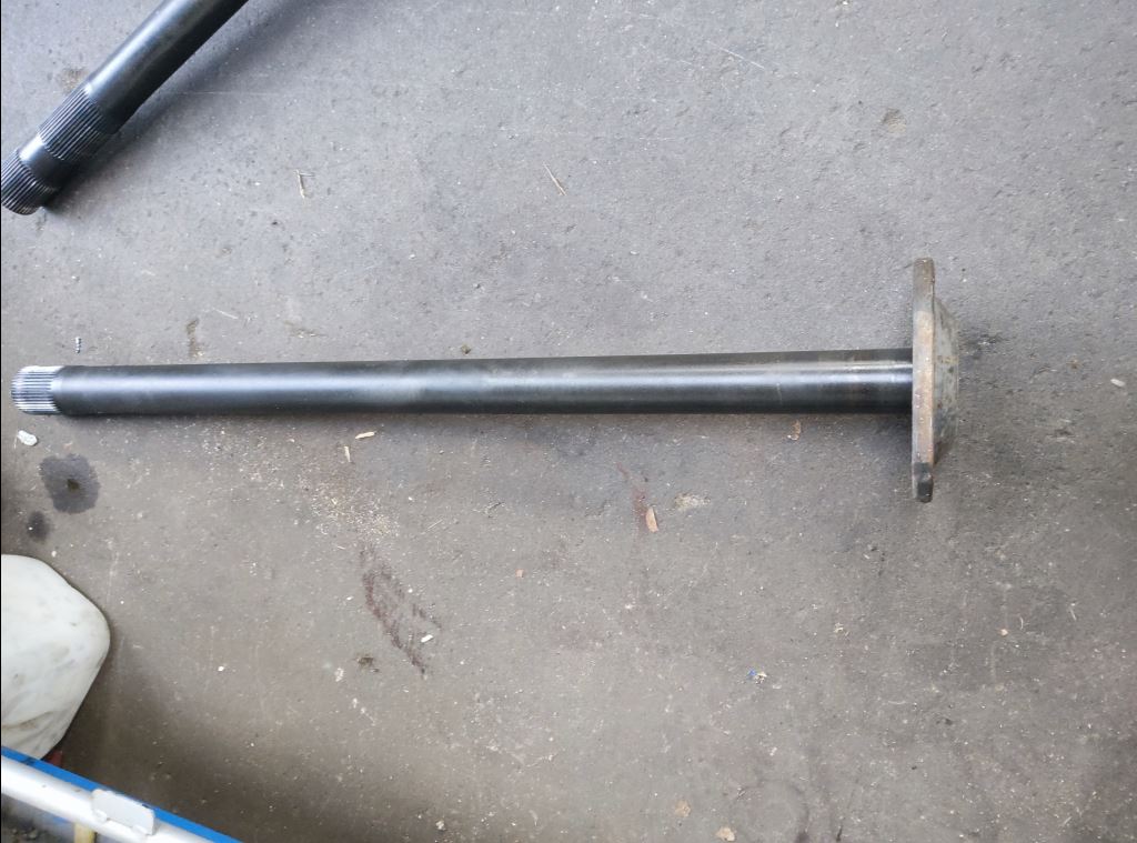 piece_RENAULT T 460  ARBRE DE ROUE ARRIERE DROIT